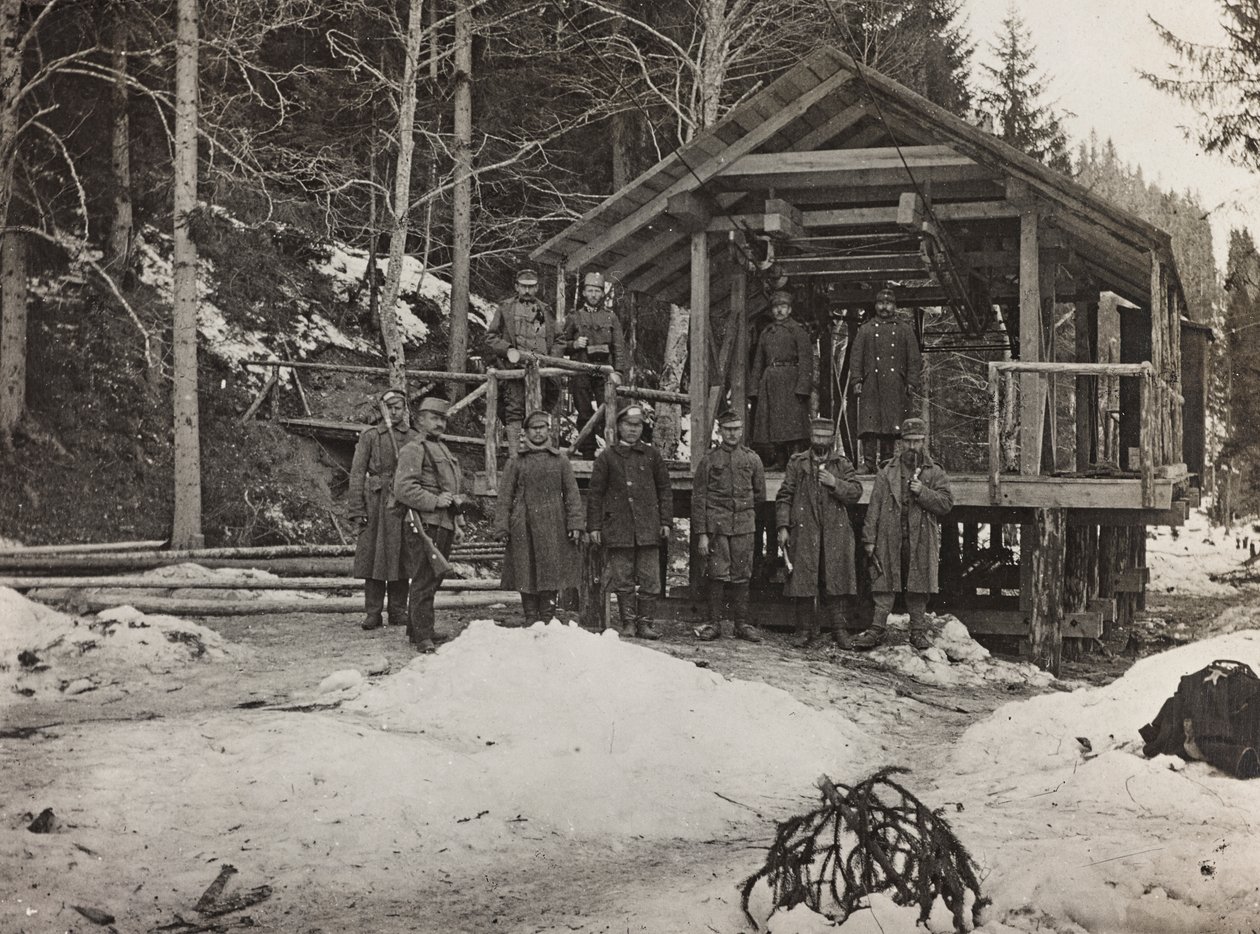 アルバム「Meine weltkriegs - Erinnerungen South-West Front (Carinthia, Italien, South Tyrol) (私の世界大戦-南西戦線の記憶（カリンシア、イタリア、トレンティーノ・アルト・アディジェ）1915年3月31日-1918年11月19日 - Josef Zohles Wien ": カーブの前の兵士たち。 作： ヨーゼフ・ゾーレス