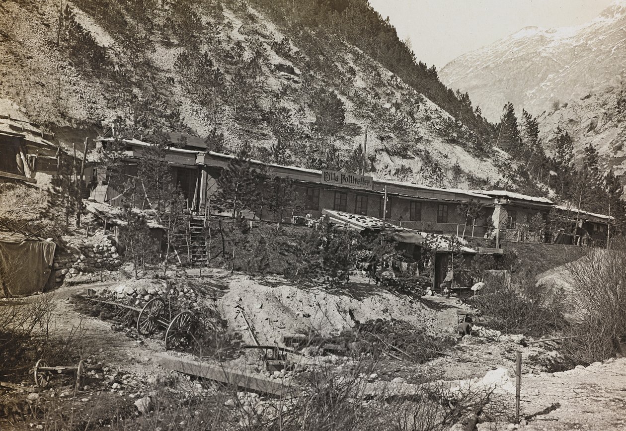アルバム "Meine weltkriegs - Erinnerungen South-West Front (Carinthia, Italien, South Tyrol) (私の世界大戦-南西戦線の記憶（カリンシア、イタリア、トレンティーノ・アルト・アディジェ）1915年3月31日-1918年11月19日 - Josef Zohles Wien ": 軍の兵舎（モノクロ写真 作： ヨーゼフ・ゾーレス