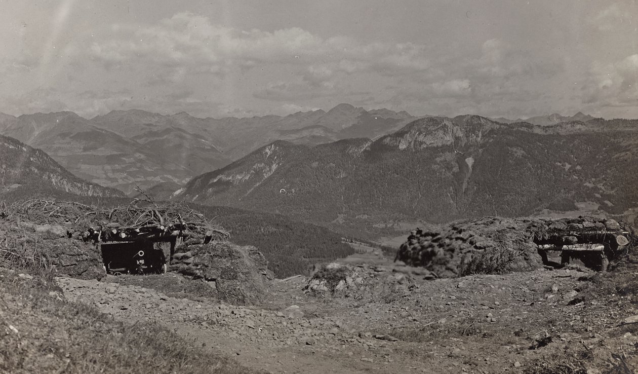 アルバム "Meine weltkriegs - Erinnerungen South-West Front (Carinthia, Italien, South Tyrol) (私の世界大戦-南西戦線の思い出（カリンシア、イタリア、トレンティーノ・アルト・アディジェ）1915年3月31日-1918年11月19日 - Josef Zohles Wien ": アルジェリアの銃のためのシェルター。 作： ヨーゼフ・ゾーレス