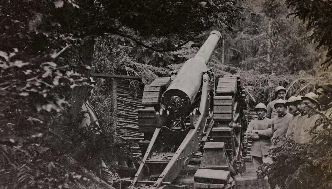 アルバム "Meine weltkriegs - Erinnerungen South-West Front (Carinthia, Italien, South Tyrol) (私の世界大戦-南西戦線の記憶（カリンシア、イタリア、トレンティーノ・アルト・アディジェ）1915年3月31日-1918年11月19日 - Josef Zohles Wien ": 銃を持った兵士（モノクロ写真 作： ヨーゼフ・ゾーレス
