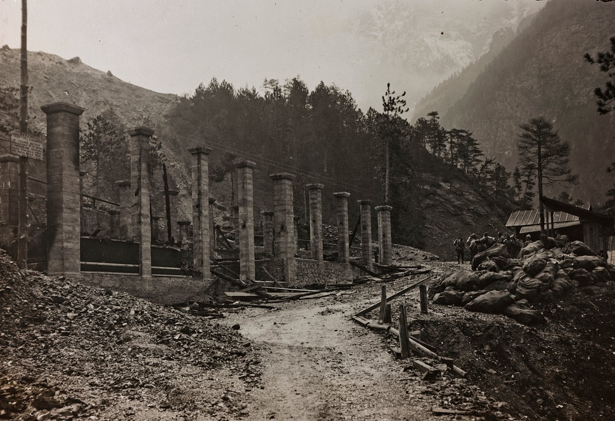 アルバム "Meine weltkriegs - Erinnerungen South-West Front (Carinthia, Italien, South Tyrol) (私の世界大戦-南西戦線の記憶（カリンシア、イタリア、トレンティーノ・アルト・アディジェ）1915/03/1931-12/11/1918 - Josef Zohles Wien ": 瓦礫（モノクロ写真 作： ヨーゼフ・ゾーレス