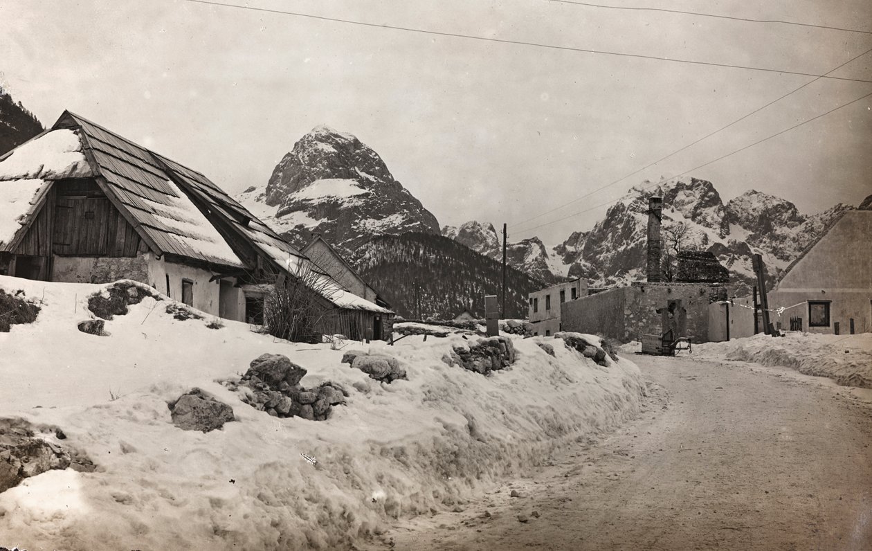 アルバム「Meine weltkriegs - Erinnerungen South-West Front (Carinthia, Italien, South Tyrol) (私の世界大戦-南西戦線の記憶（カリンシア、イタリア、トレンティーノ・アルト・アディジェ）1915/03/1931-12/11/1918 - Josef Zohles Wien」：Cave del Predil（b/）の風景。 作： ヨーゼフ・ゾーレス