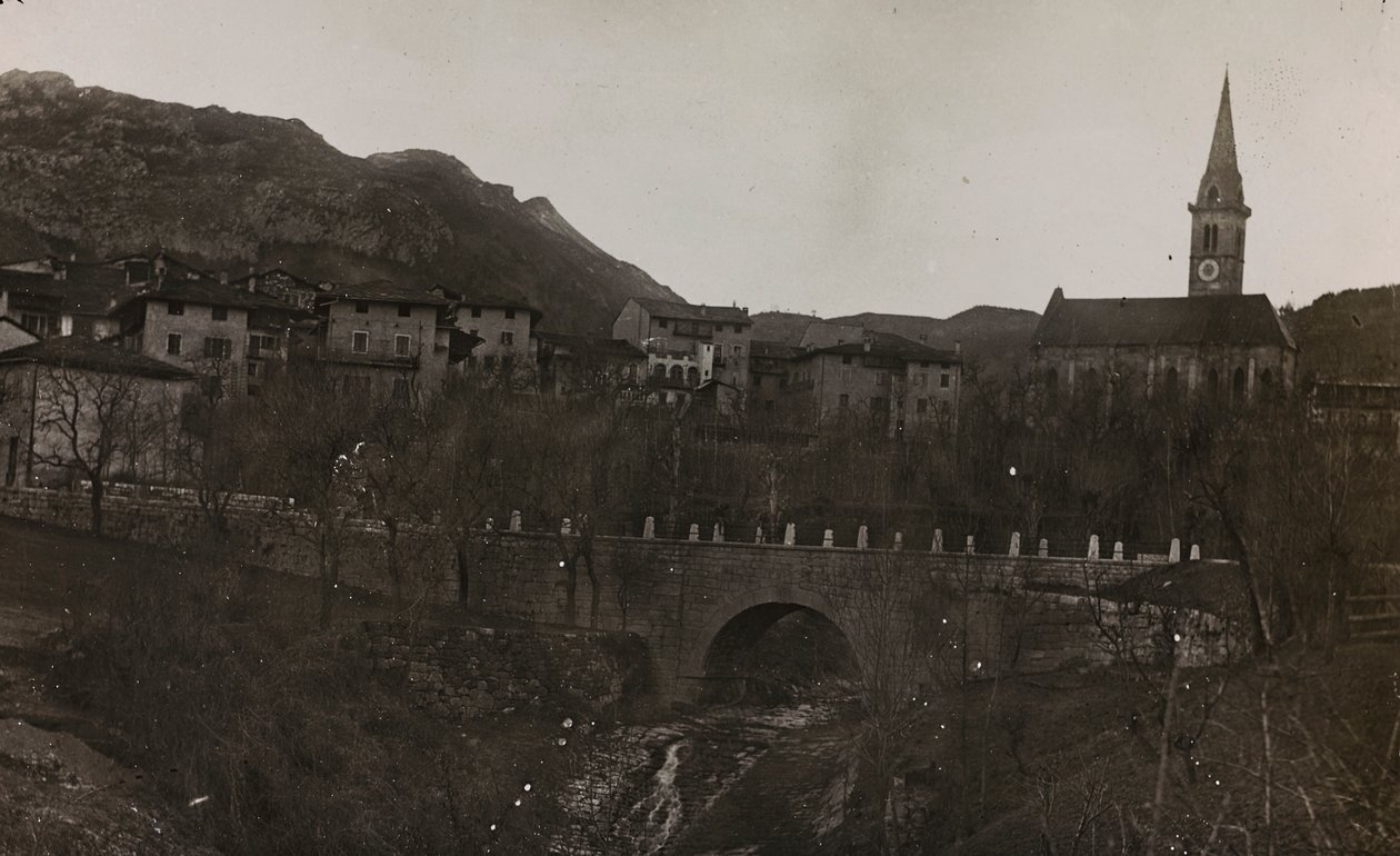 アルバム "Meine weltkriegs - Erinnerungen South-West Front (Carinthia, Italien, South Tyrol) (私の世界大戦-南西戦線の記憶（カリンシア、イタリア、トレンティーノ・アルト・アディジェ）1915/03/1931-12/11/1918 - Josef Zohles Wien ": カルニアの村の風景 作： ヨーゼフ・ゾーレス