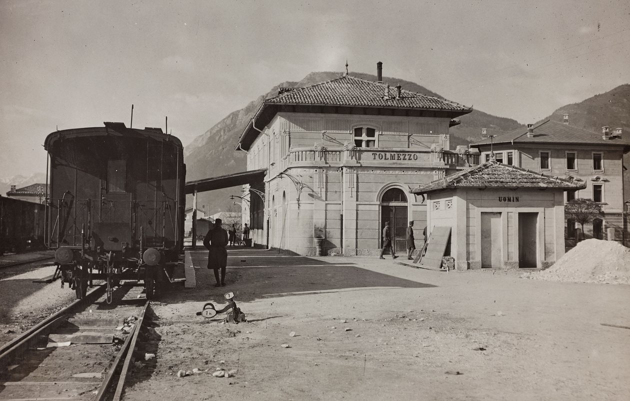 アルバム「Meine weltkriegs - Erinnerungen South-West Front (Carinthia, Italien, South Tyrol) (私の世界大戦-南西戦線の記憶（カリンシア、イタリア、トレンティーノ・アルト・アディジェ）1915年3月31日-1918年11月19日 - Josef Zohles Wien ": Tolmezzo駅（モノクロ写真 作： ヨーゼフ・ゾーレス