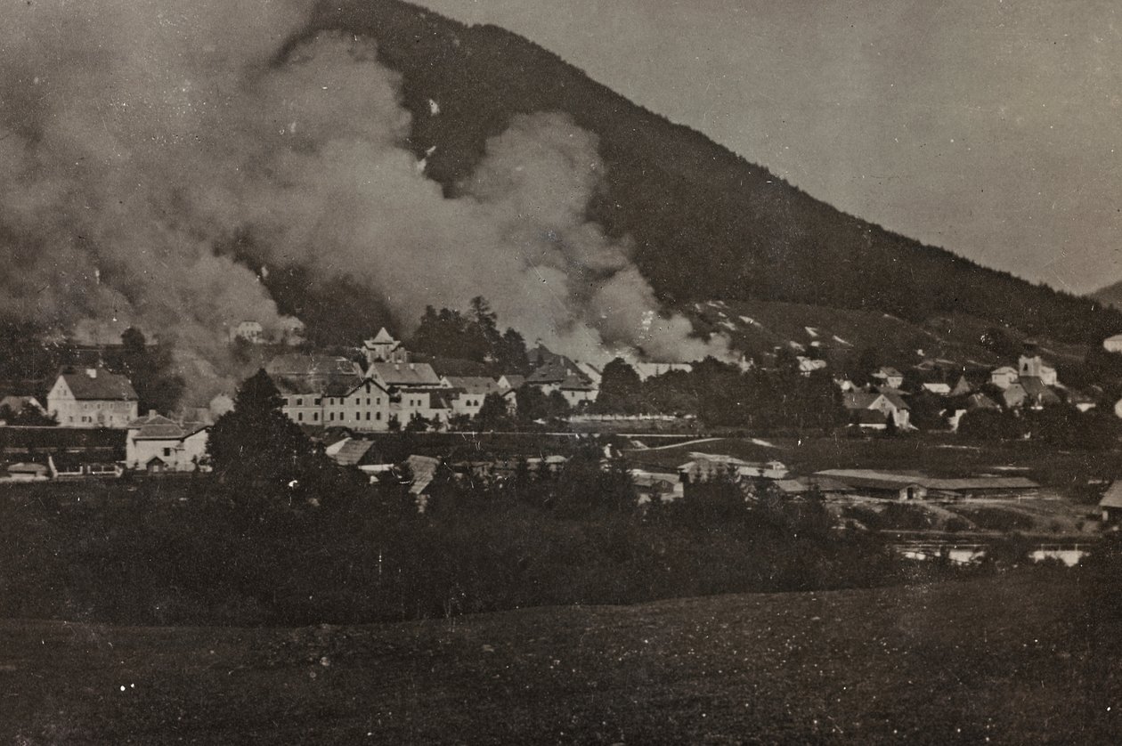 アルバム "Meine weltkriegs - Erinnerungen South-West Front (Carinthia, Italien, South Tyrol) (私の世界大戦-南西戦線の記憶（カリンシア、イタリア、トレンティーノ・アルト・アディジェ）1915年3月31日-1918年11月19日 - Josef Zohles Wien ": タルヴィジオでの爆撃（モノクロP 作： ヨーゼフ・ゾーレス