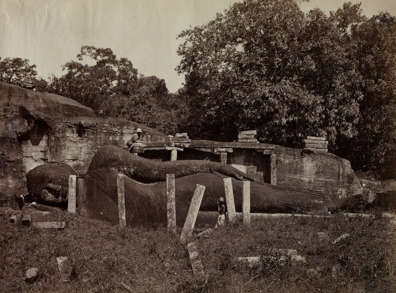 ブッダのパラニルヴァナ（Gal Vihara, Polonnaruva, Ceylon, 1870-1871）。 作： ジョセフ・ロートン