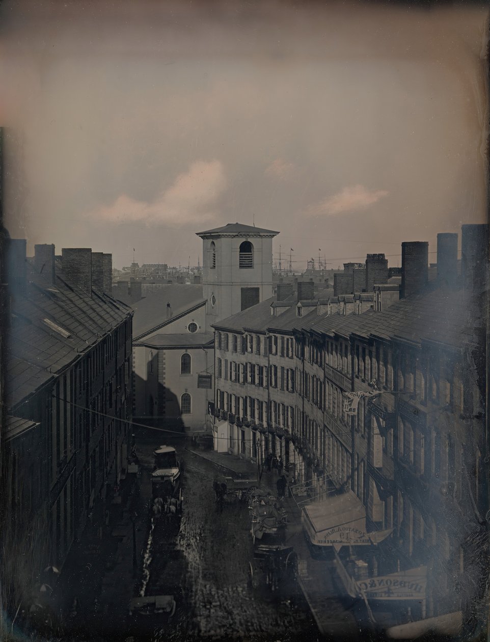 1855年、ボストンのトレモント・ロウ5番地12のサウスワース＆ホーズ・スタジオからブラットル・ストリートを見下ろす。クリエイター。ジョサイア・ジョンソン・ホーズ、アルバート・サンズ・サウスワース。 作： Josiah Johnson Hawes、Albert Sands Southworth