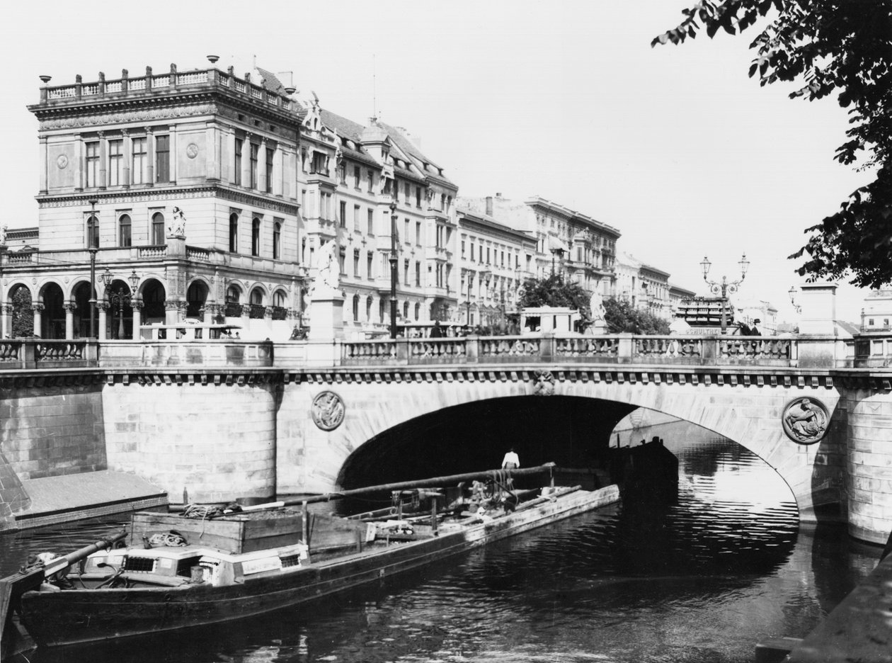 ベルアライアンス橋、ベルリン、1910年 作： ジュセ