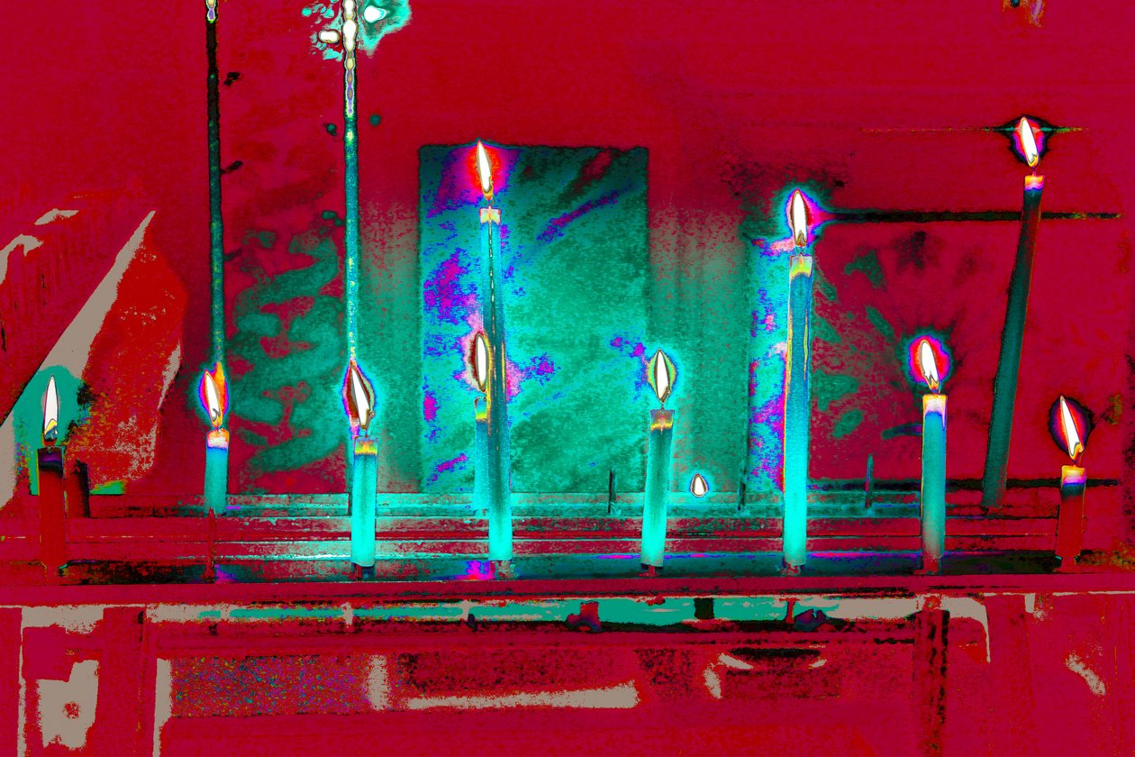 シリーズ『Votive Candles』より「All But One」、2015年（撮影） 作： ジョイライオンズ