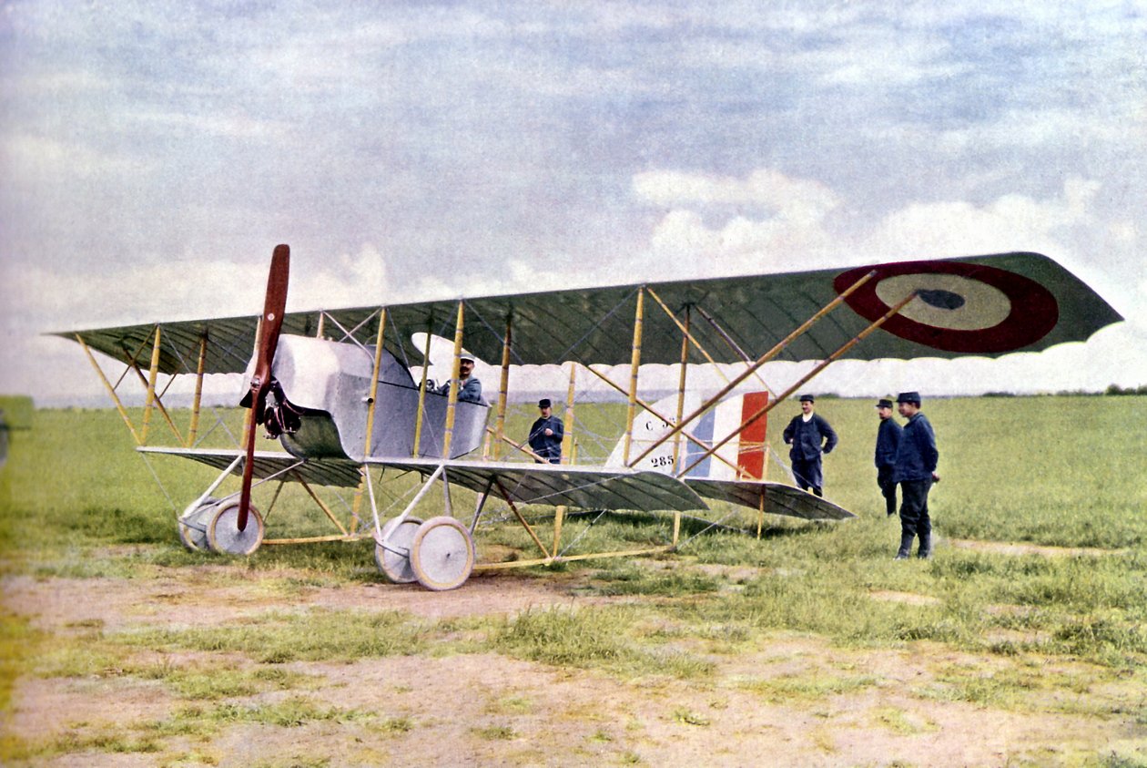 1914年9月、パリ東方のマルヌの戦いでのニューポート10複葉機（オートクロム） 作： ジュール・ジェルヴェ・コートテルモント