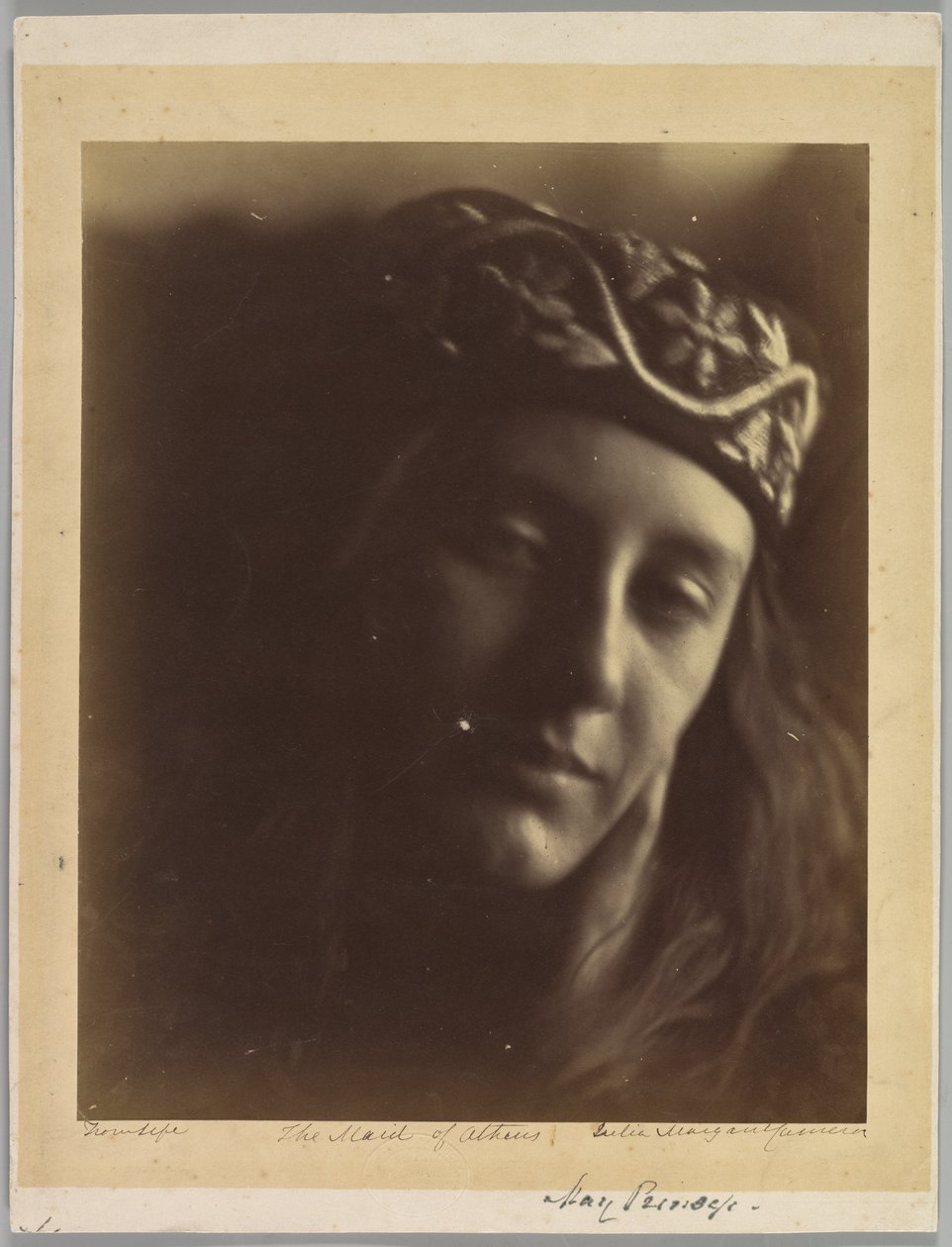 アテネの乙女（メイ・プリンセップ） 作： ジュリア・マーガレット・キャメロン