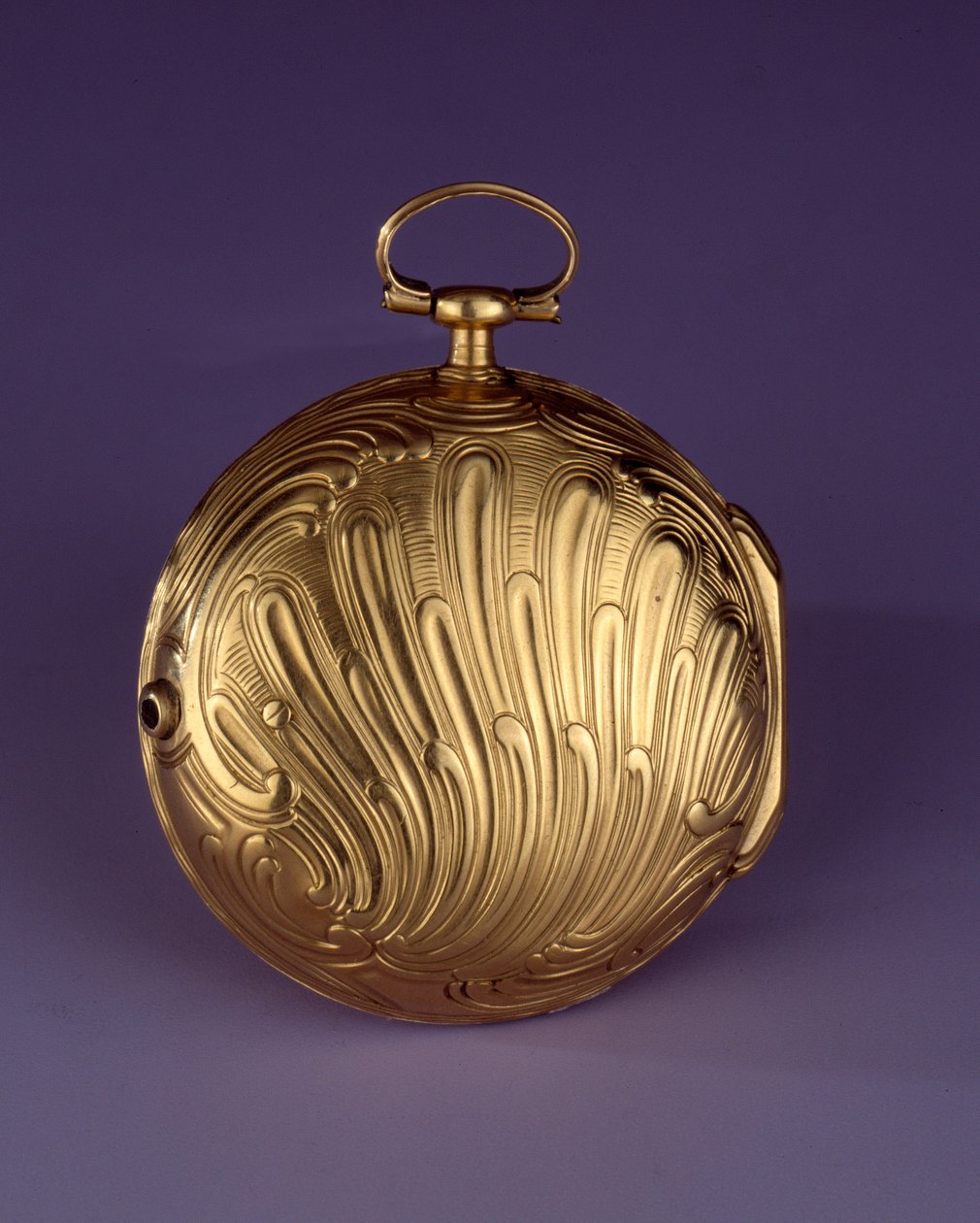 ジュリアン・ルロワ(1686-1759)作 金、ブラッセル、エナメルのロカイユ製腕時計 1755-1756年頃 パリルーヴル美術館 作： ジュリアン・ル・ロイ