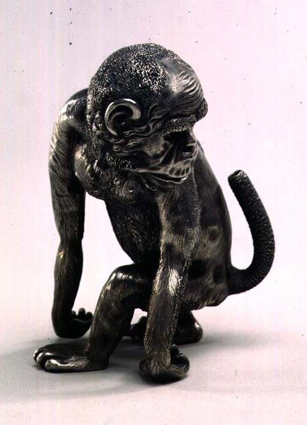 ファベルジェのために作られた猿の図、1896-1908年頃（銀色） 作： ジュリアス・ラポポート