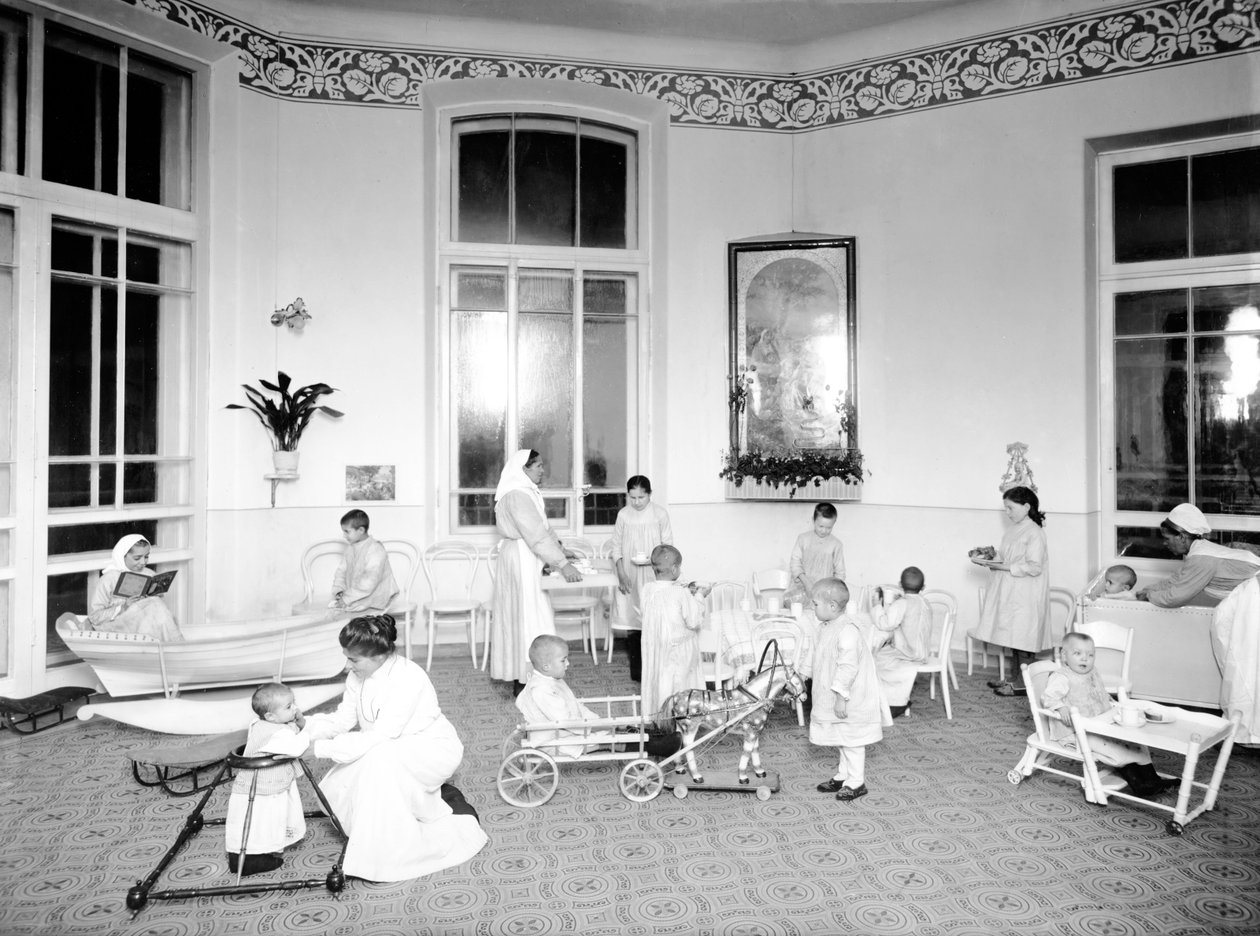 1913年、サンクトペテルブルクの女性医学研究所の子供用クリニック 作： カール・カルロヴィッチ・ブラ