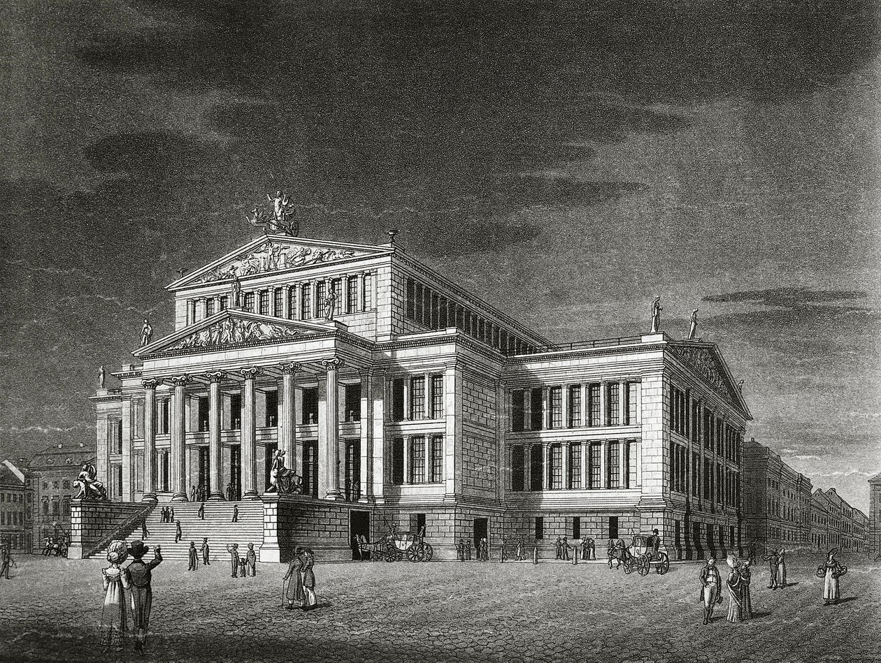 ドイツ、ベルリン、コンサートホール（Schauspielhaus）の眺め、カール・フリードリヒ・シンケルス（1781-1841）による彫刻 作： カール・フリードリッヒ・シンケル
