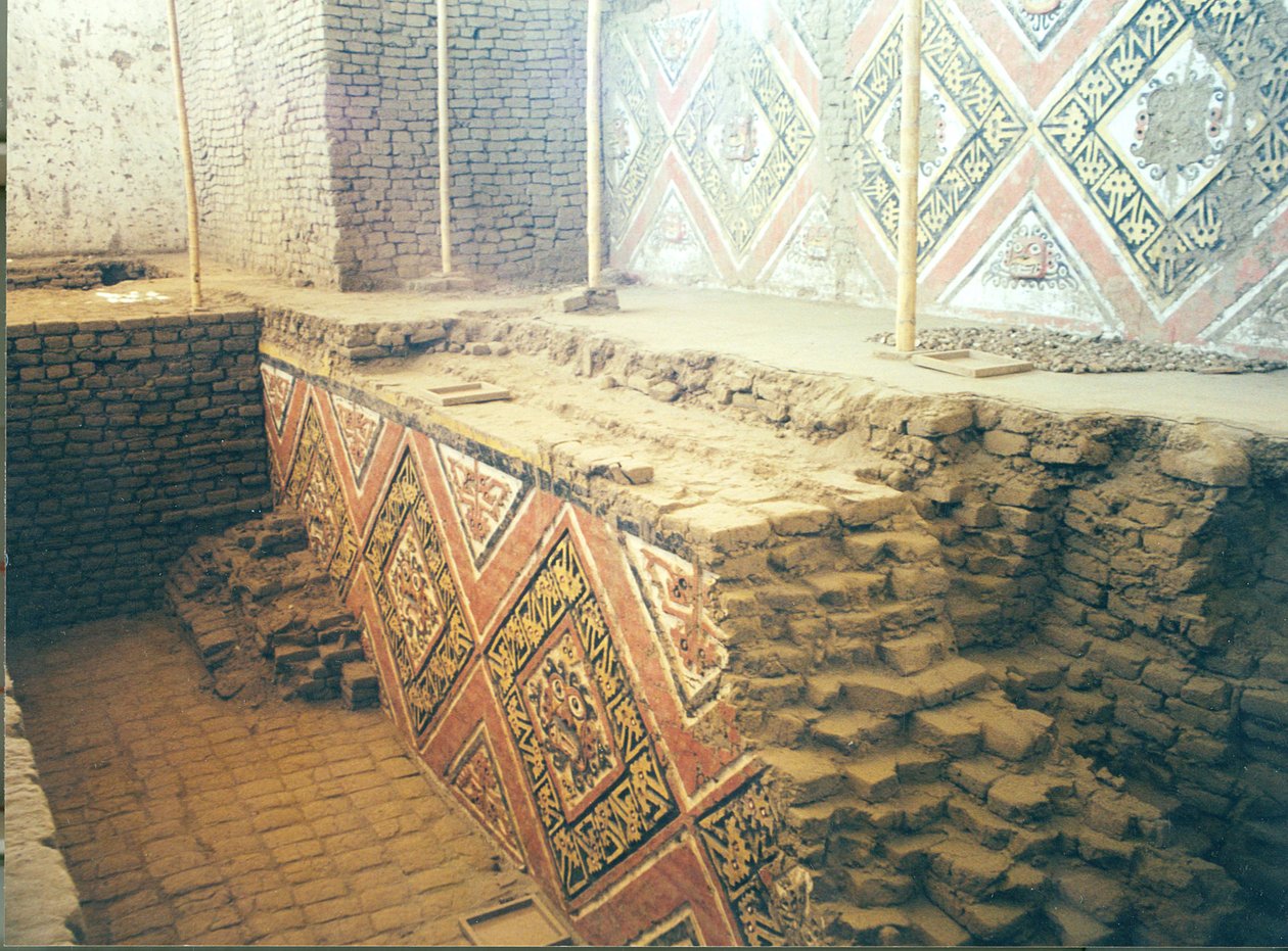 AD200-500年頃、モチェ人によって建造されたピラミッド内部（神殿群と思われる）（写真）（詳細は138729を参照 作： ケイティ・アッテンボロー