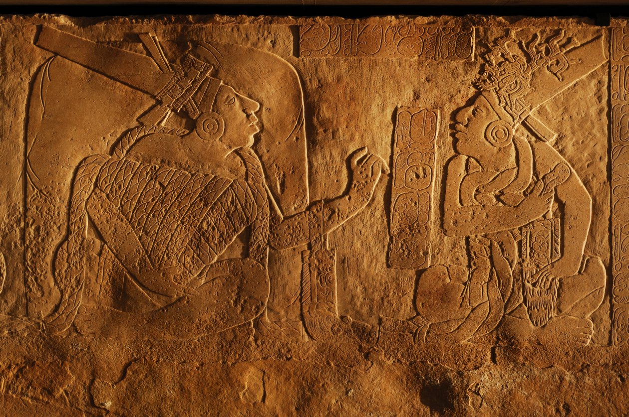 メキシコ、パレンケ、神殿19の玉座ベンチ、アカル・モ・ナブの彫刻、2005年（写真） 作： ケネス・ギャレット