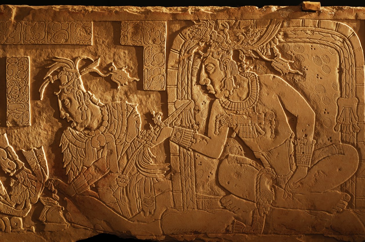 メキシコ、パレンケ、神殿21の王座台、アカル・モ・ナブ王の彫刻、2005年（写真） 作： ケネス・ギャレット