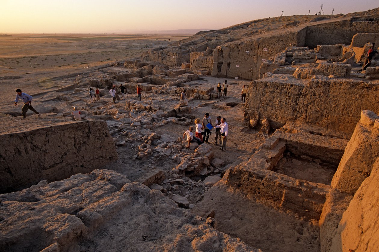 ウルケシュ、フリア帝国、シリア、紀元前2400年、ジョルジョ・ブチェッラーティ、宮殿発掘、2004年（写真） 作： ケネス・ギャレット