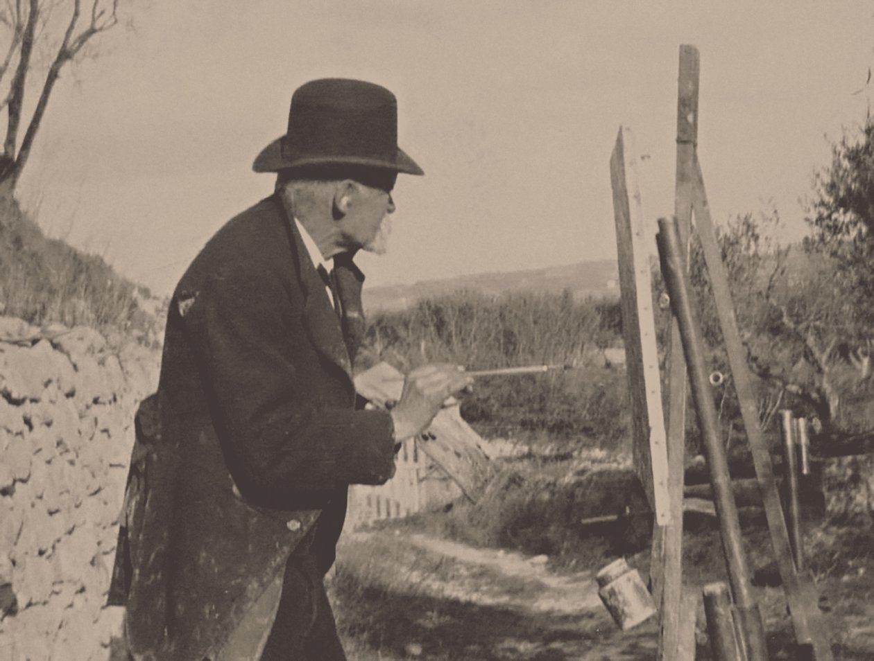 1906年、レ・ローヴで絵を描くポール・セザンヌ。 作： ケルザビエルルーセル