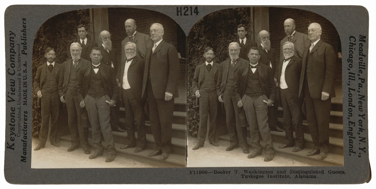 「ブッカー・T・ワシントンと賓客たち、アラバマ州タスキギー・インスティテュート」1906年4月（写真） 作： Keystone View Company