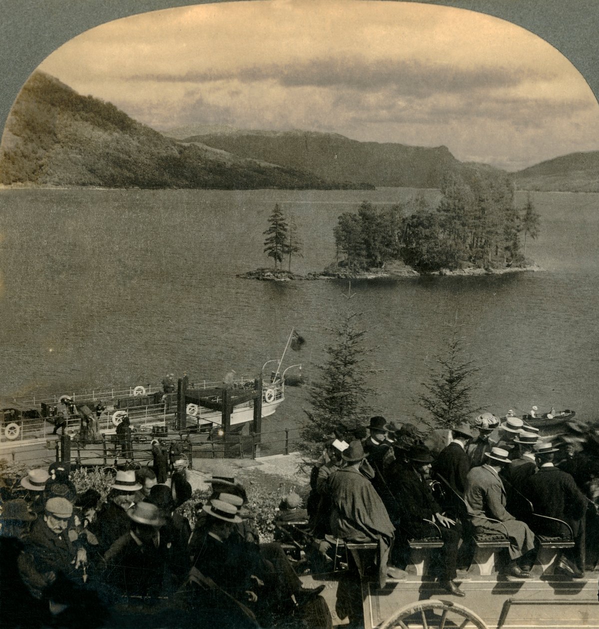 1902年、スコットランドのトロサックスの魅惑的な国を旅する。 作： Keystone View Company