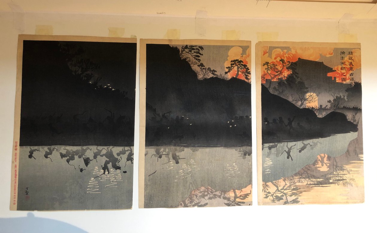 鳳凰城の陥落、のちに「我が精鋭部隊、台湾の澎湖島（Hōkotō）を占領す」と改題 作： 小林清親