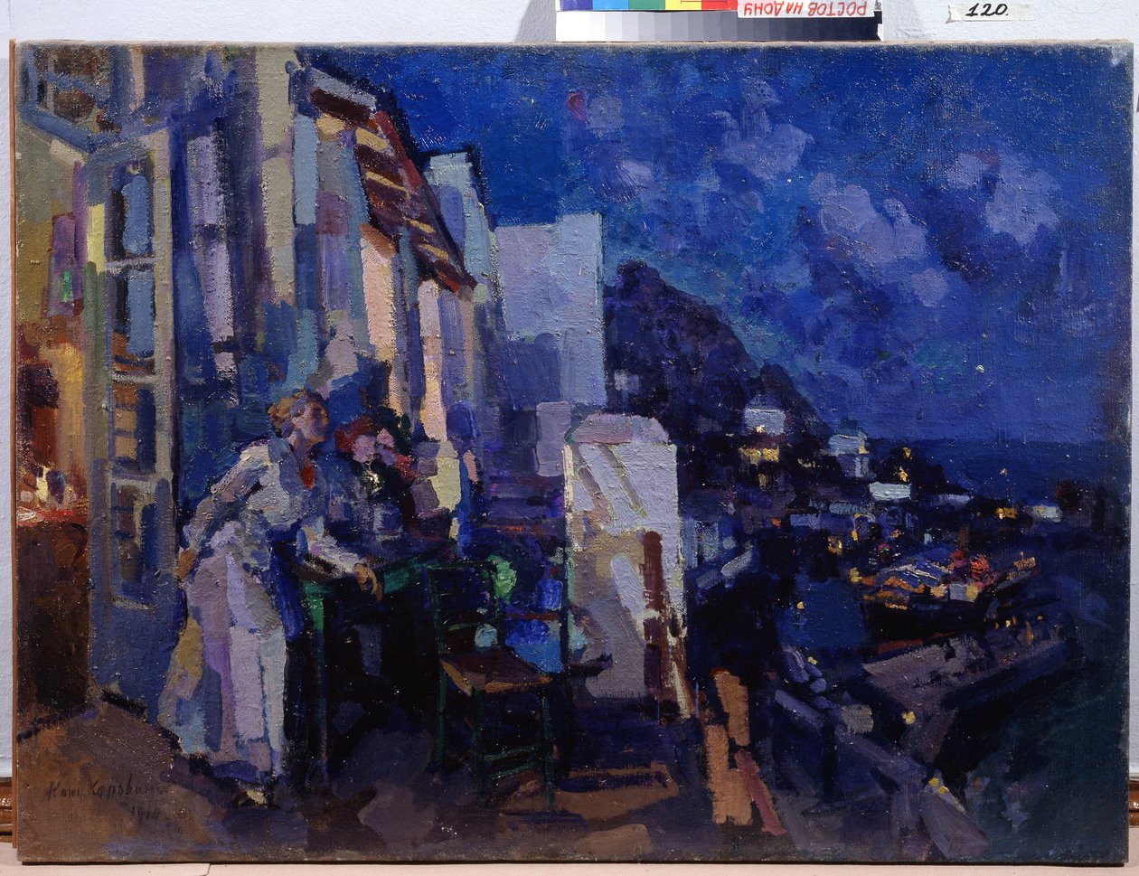 ベランダの夜。 女性はテラスの前で夜に広がる街のパノラマを利用しています。 Konstantin Alexeyevich Korovin（Constantin Korovin）（1861-1939）による絵画、キャンバスに油彩 作： コンスタンチン・アレクゼーヴィッチ・コロヴィン