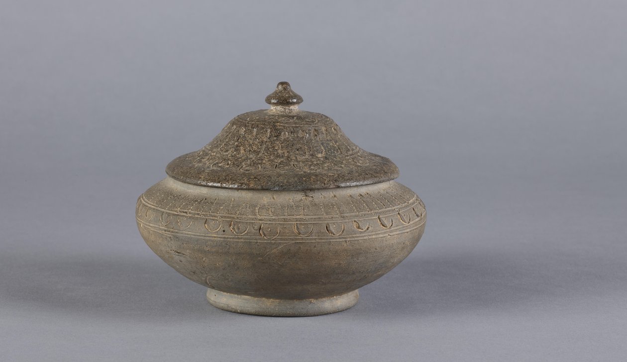 ふた付きボックス、新羅王朝、55 BC-935（石器） 作： 朝鮮学校