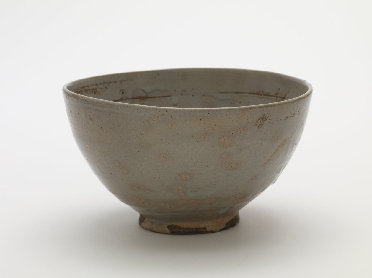 17世紀前半の茶碗（透明な淡い青釉の石器） 作： 朝鮮学校