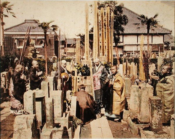 日本のお葬式（手彩色のアルビネン・プリント） 作： 日下部（attr。To）金兵衛