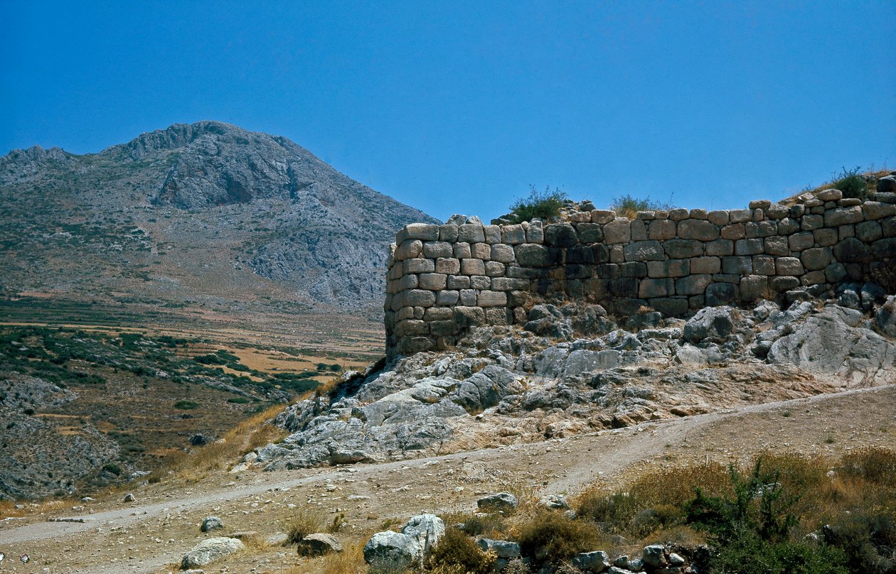 アクロポリスの壁：ペロポネソス半島の古代都市ミケネスの遺跡（紀元前1500～1100年） ギリシャ 作： 後期ヘラディック時代ミケーネ文明