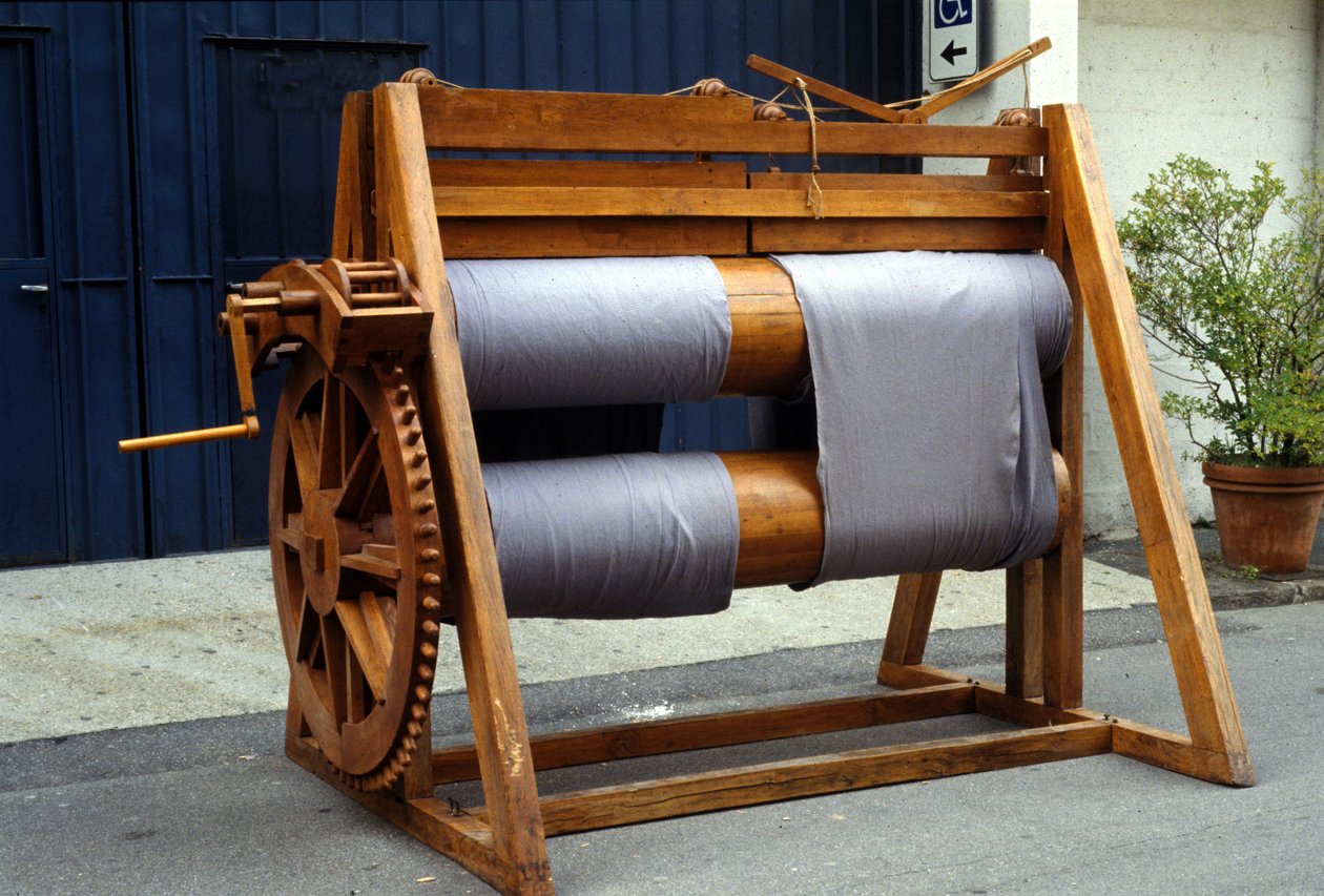 羊毛織機。レオナルド・ダ・ヴィンチ(Leonardo da Vinci)の図面からのモデル。ミラノの科学技術博物館。 作： レオナルド・ダ（後）ヴィンチ