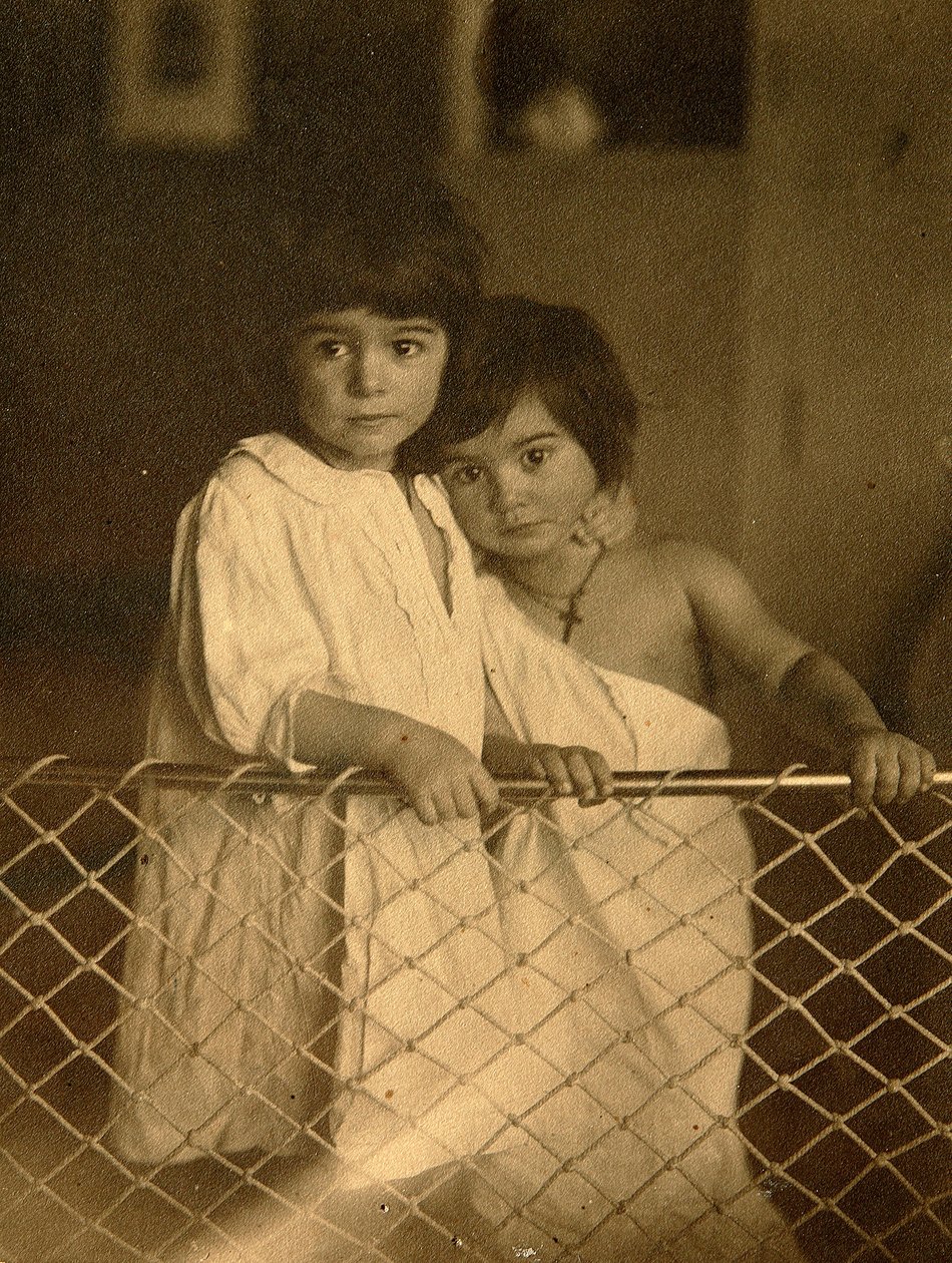 子供の肖像画。 Leonid Nikolaevich Andreyev (1871-1919) による銀ゼラチン写真 作： レオニード・ニコラエヴィッチ・アンドレイエフ