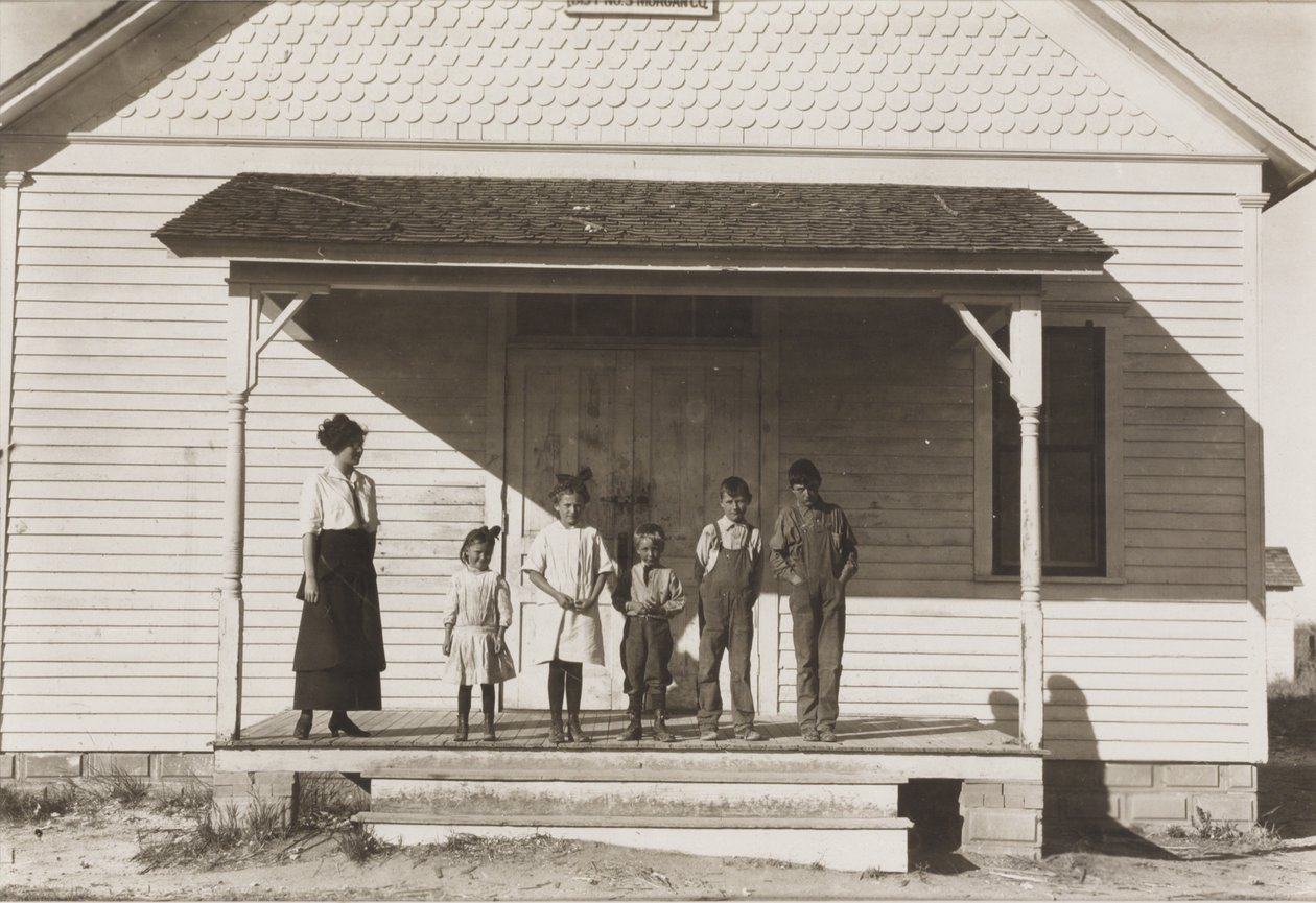 1915年にコロラド州フォートミシガンにある第6学校、第6学校に在籍する5人の生徒 作： ルイス・ウィックス・ハイン