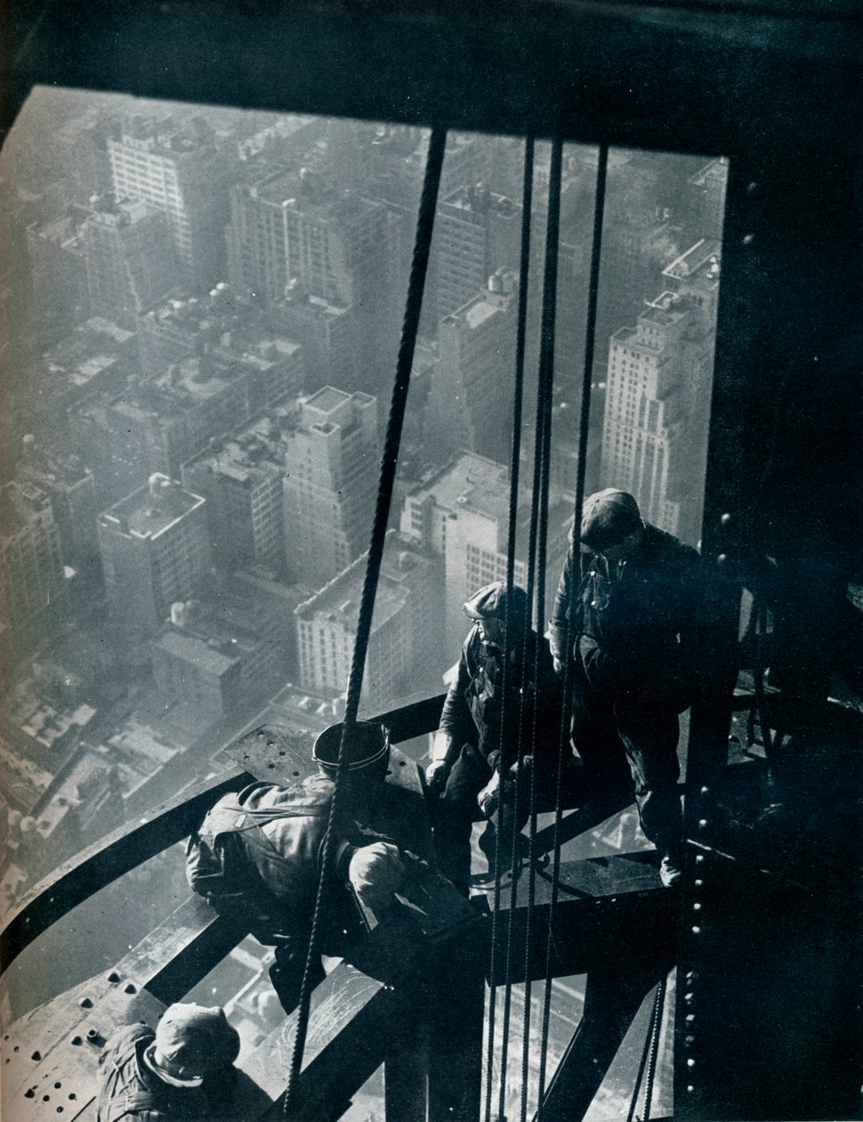 マストの最終段階、通りは約4マイル下にあります。c1931 作： ルイス・ウィックス・ハイン