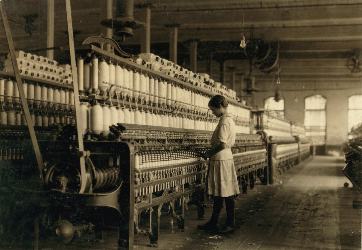綿工場、西部、テキサス、米国で紡績工として働いている若い十代の少女c。 1913 作： ルイス・ウィックス・ハイン