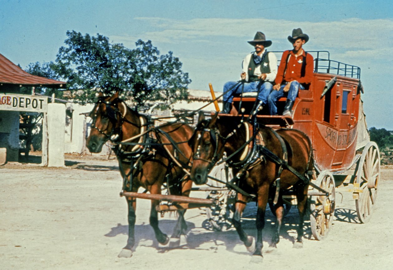 テキサス州ブラケットビルのアラモ・ビレッジに復元された駅馬車（写真 作： 不明不明