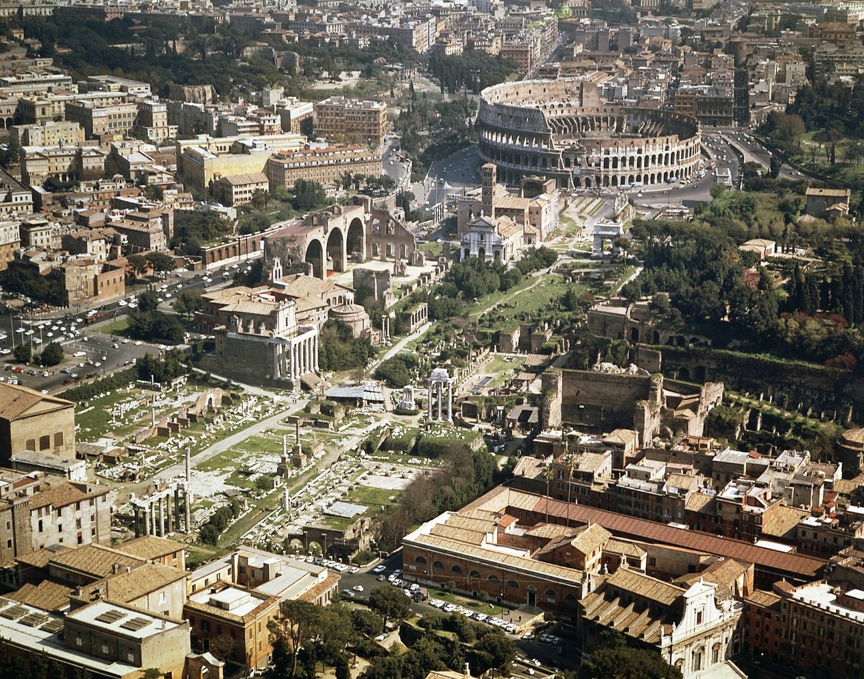 コロッセオ（フラヴィア円形劇場）、航空写真、イタリア・ローマ、紀元70～80年（写真 作： 不明不明