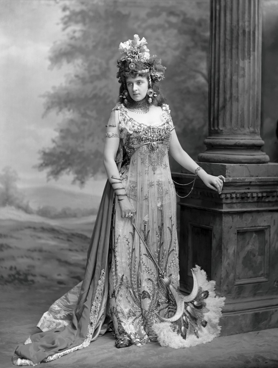 アルジャーノン・バーク夫人 1870-1967年、旧姓グエンドリン・アイリーン、エミリー・スローン＝スタンリー...、1897年。 作： ロンドン。写真スタジオラファイエット