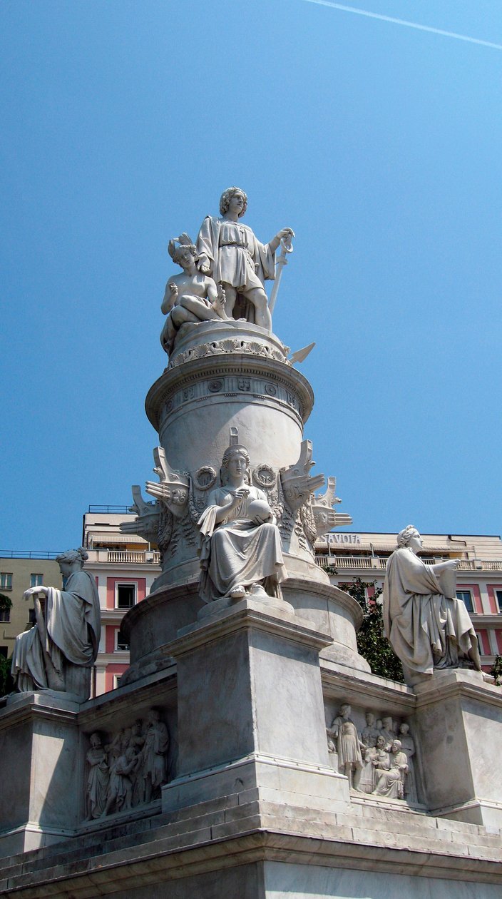 航海士クリストファー・コロンブス（Cristoforo Colombo）に敬意を表したモニュメント。ロレンツォ・バルトリーニ（1777-1850）による大理石の彫刻。Piazza Acquaverde Genes (Genova) イタリア 作： ロレンツォ・バルトリニ