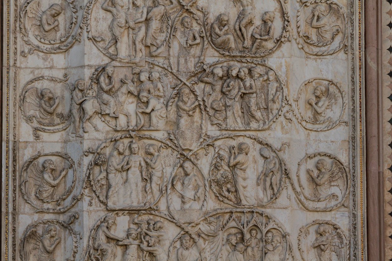 キリストの生涯の場面、新約聖書の物語、ロレンツォ・マイターニ（1275-1330年以前）による浅浮彫り、イタリア、ウンブリア州、オルヴィエート大聖堂のファサードの第3の支柱 作： ロレンツォ・マイタニ