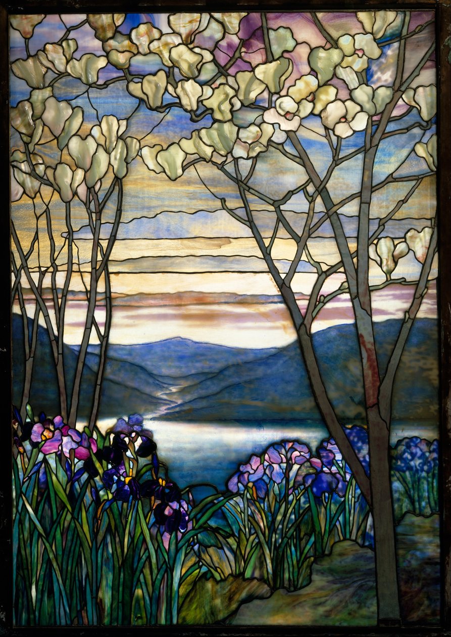 マグノリアとアイリス、1908年頃（鉛ガラス） 作： ルイコンフォートティファニー