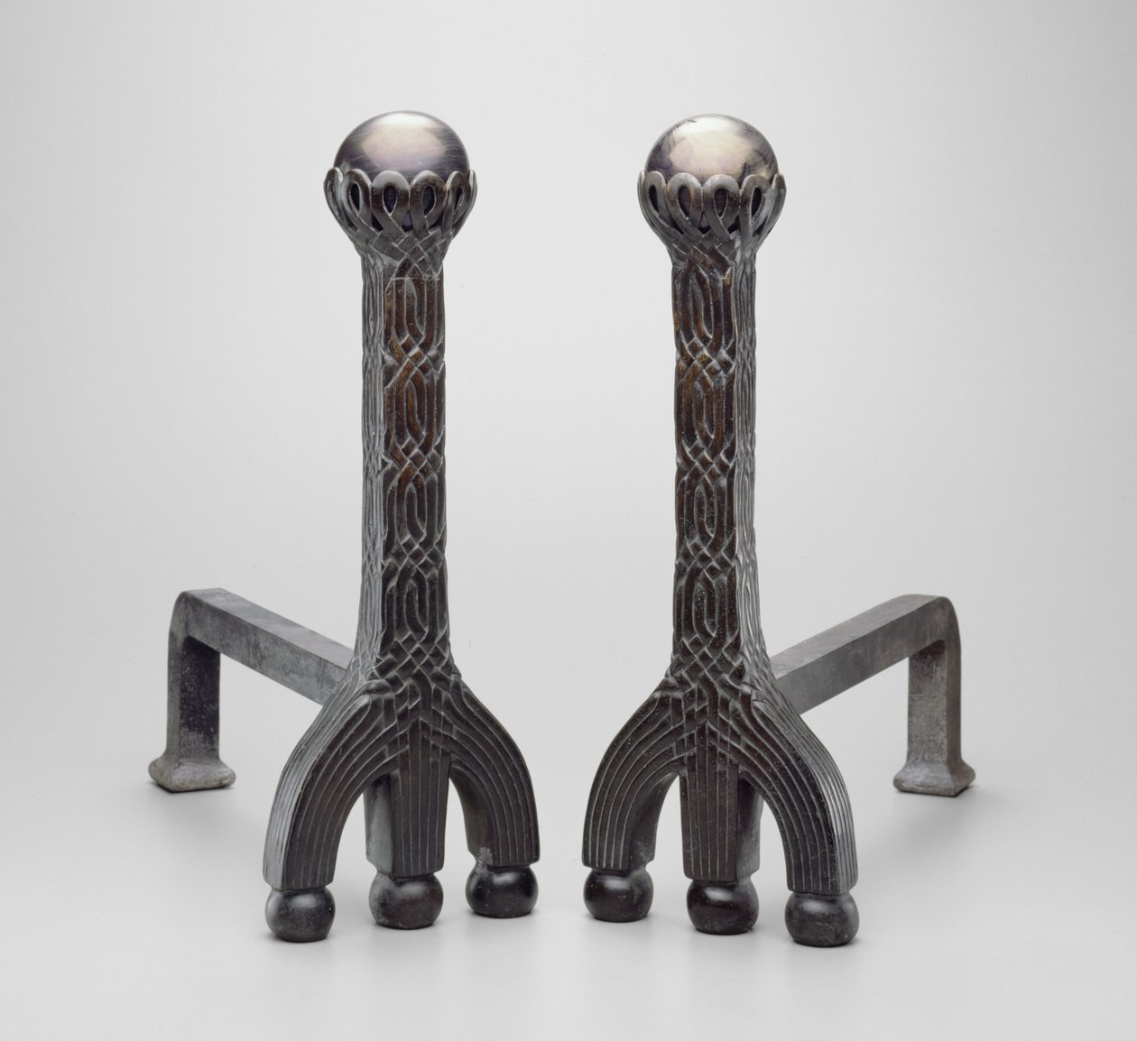 アンディロンのペア、c.1892 - 1902（ブロンズとファブリルグラス） 作： ルイコンフォートティファニー