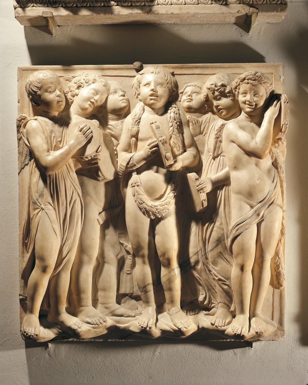 Laudate Eum in cymbalis bene sonantibus (Salmo 150, Laudate Dominum), シンバルを演奏するプッティと天使のパネル 作： ルカ・デラ・ロッビア