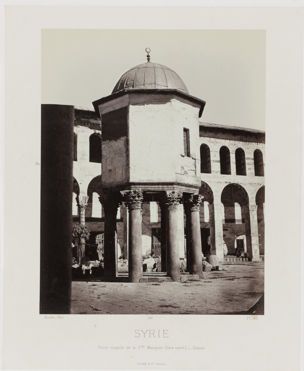 Gezicht op de kleine koepel van de grote Damascus の Moskee (シリア/Grand Mosque (holy book) - Damascus の小さなドーム) 古代建築：エジプト、ギリシャ、小アジア：写真集（連載タイトル） 作： メゾンボンフィルス