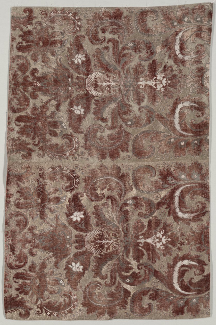 「Fortuny Painted Velvet」の2つの接合パネル 作： マリアーノ・フォルトゥニーとマドラッソ