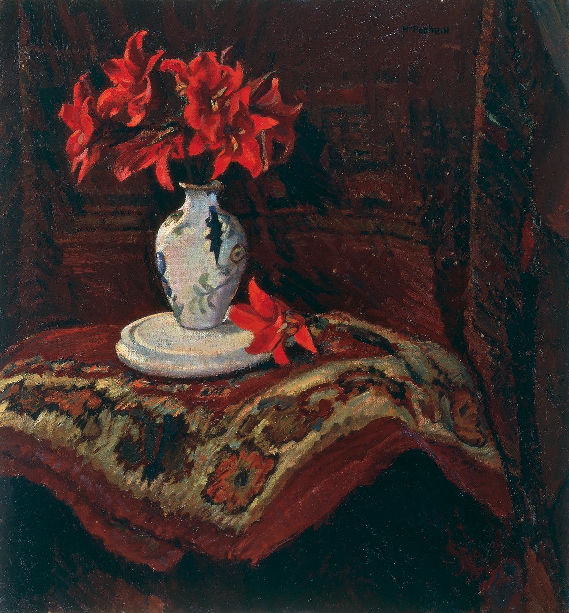赤いユリの敷物と花瓶、マリオ・プッチーニ（1869-1920）作、キャンバスに油彩、64x59cm。 作： マリオ・プッチーニ