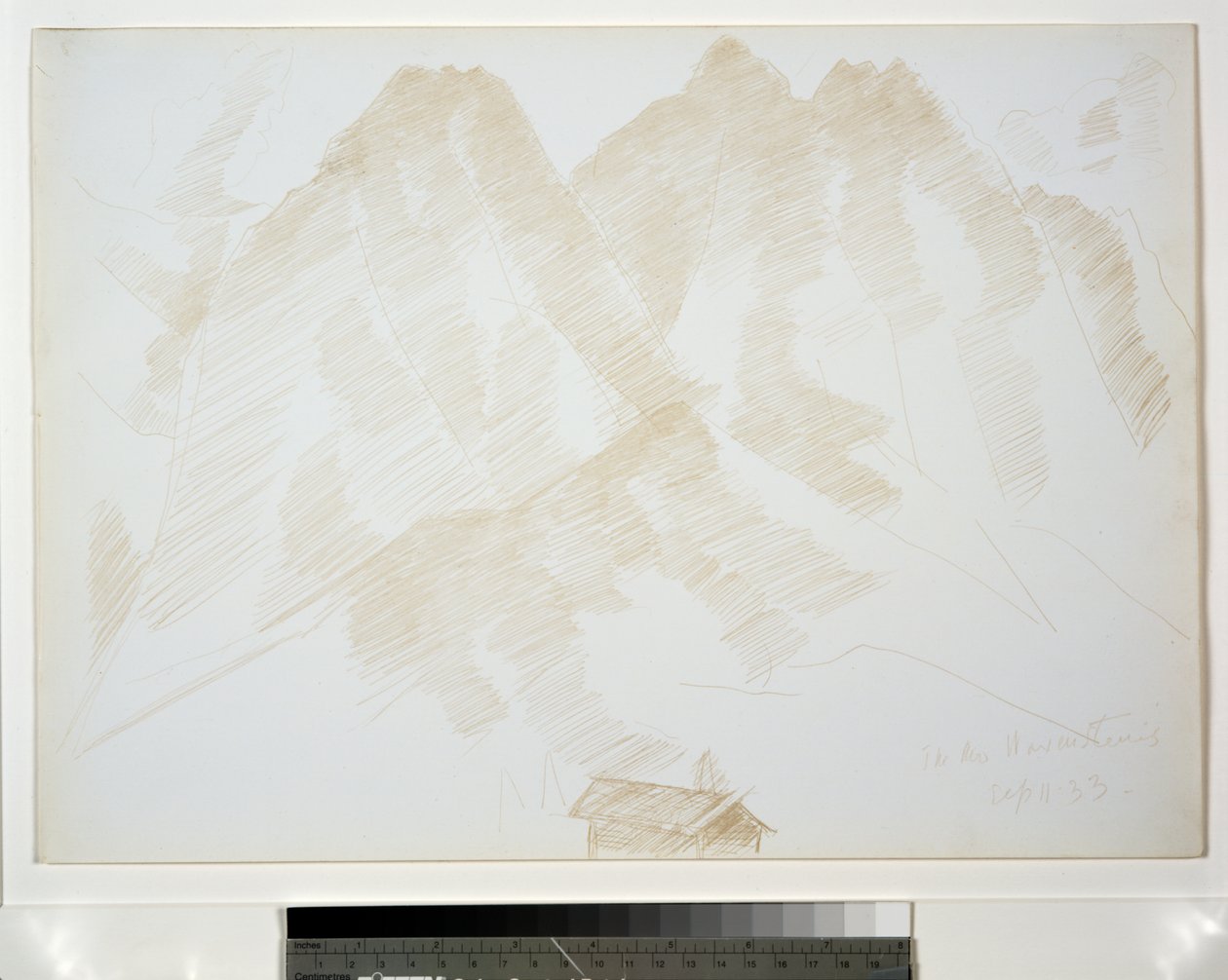 前景に建物がある山の風景 作： マースデンハートリー
