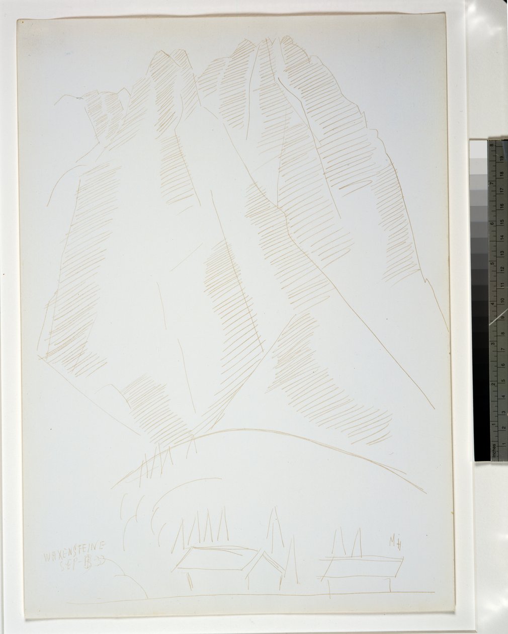 前景に2つの建物がある山の風景 作： マースデンハートリー